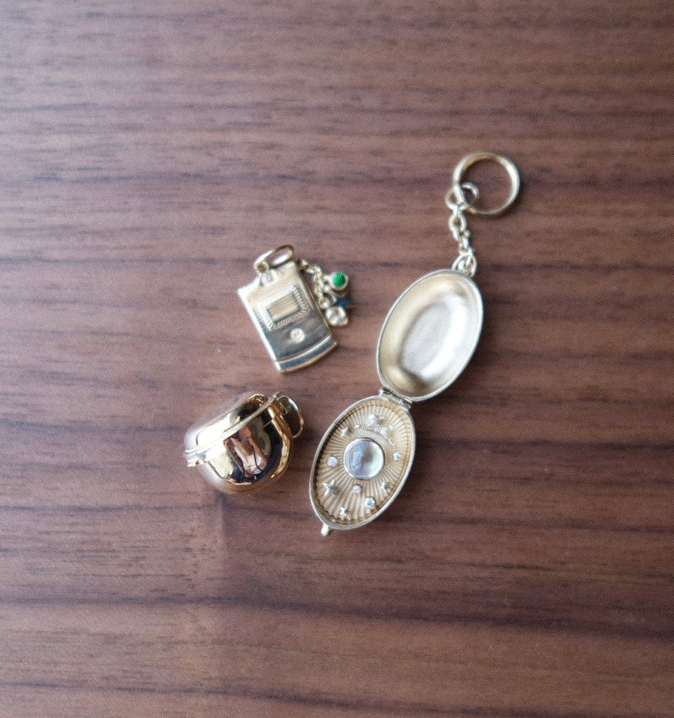 Preorder- ships 11/12/25 Capsule Locket