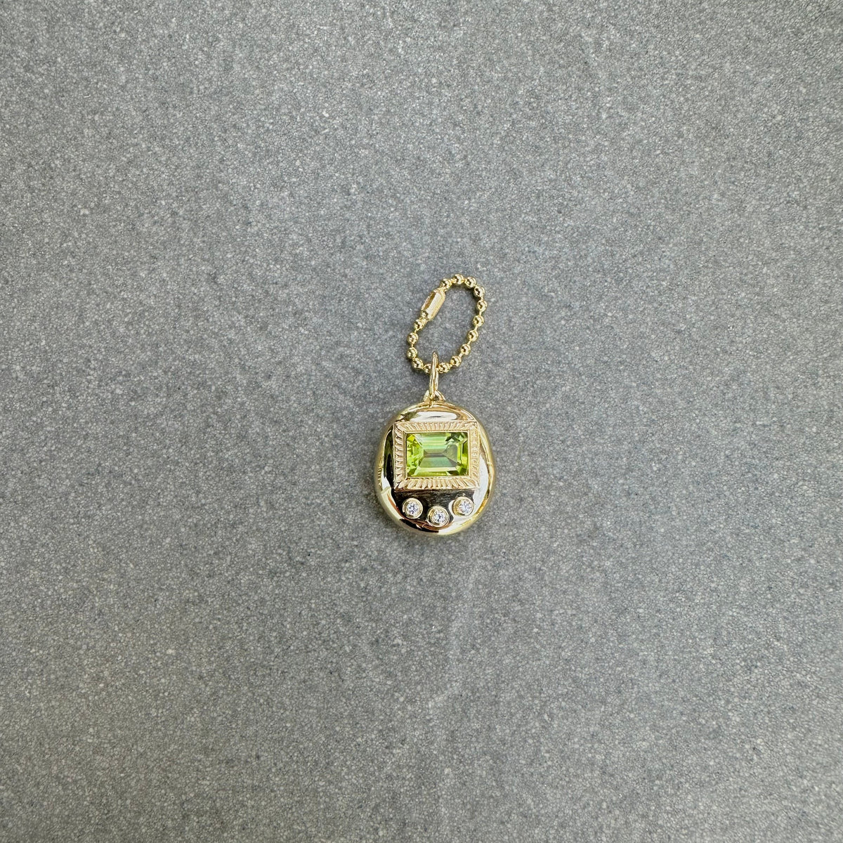 Original Mama Gemagotchi - Peridot