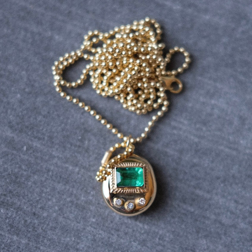 Original Mama Gemagotchi Necklace- Emerald Screen