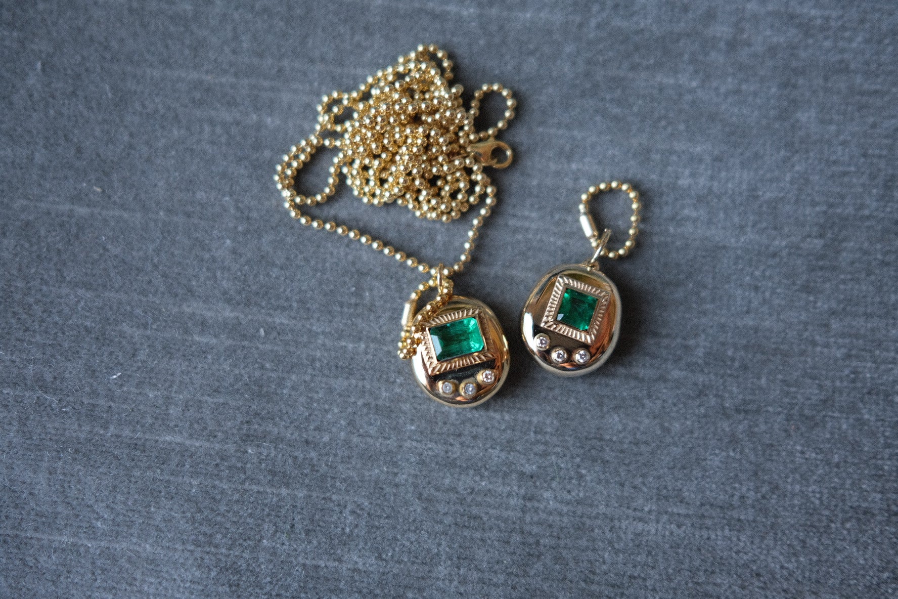 Mama Gemagotchi Necklace- Emerald Screen