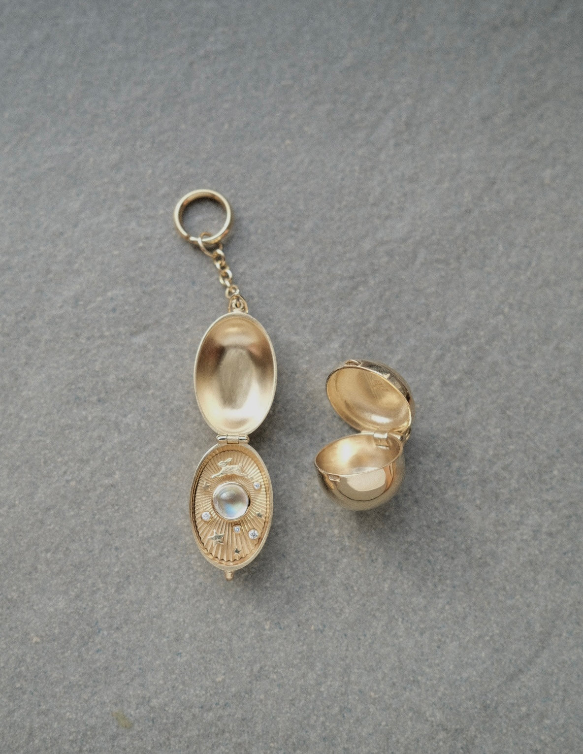Preorder- ships 11/12/25 Capsule Locket