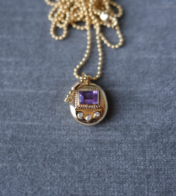 Mama Gemagotchi Necklace- Amethyst Screen