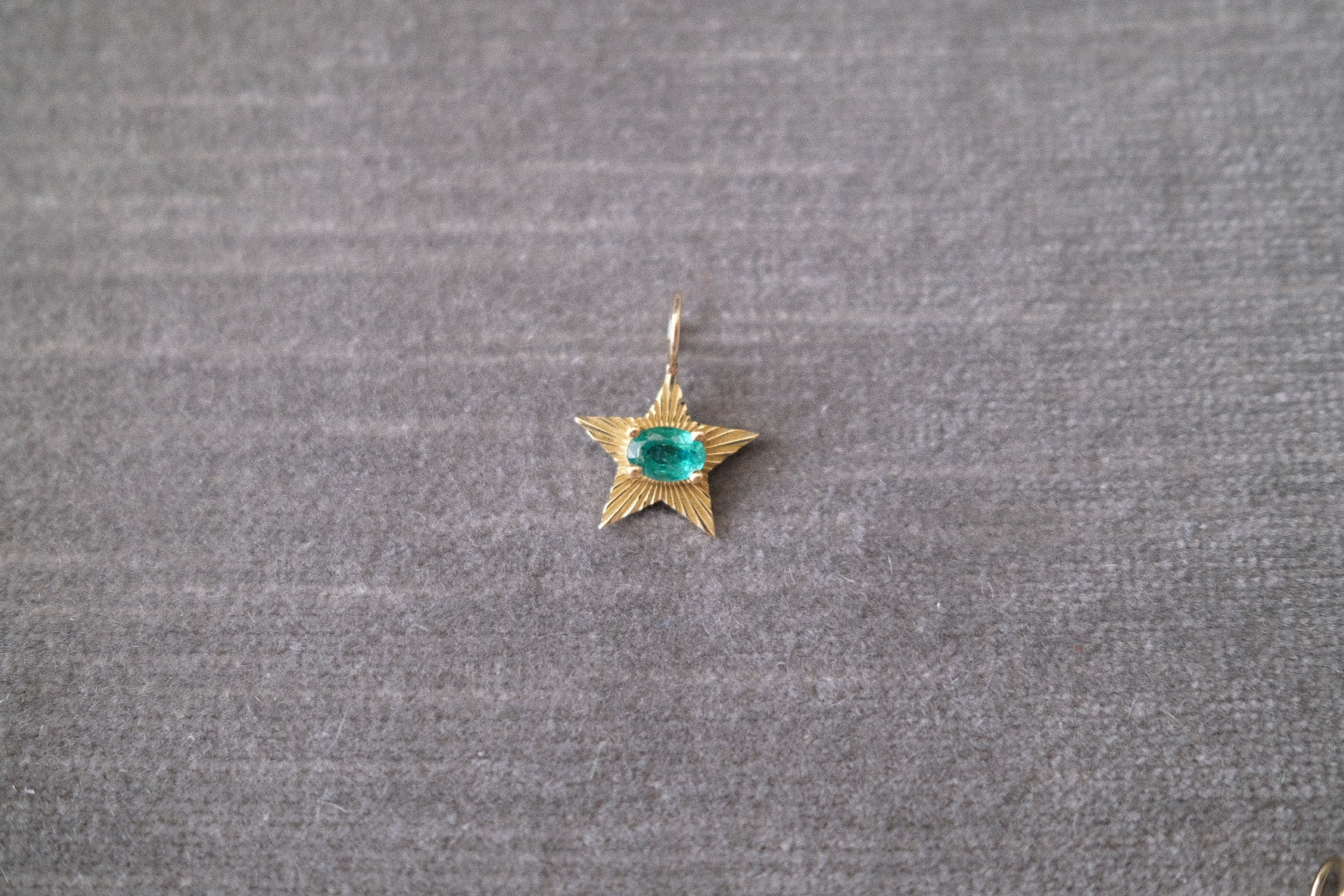 StarLight charm with Emerald 18k