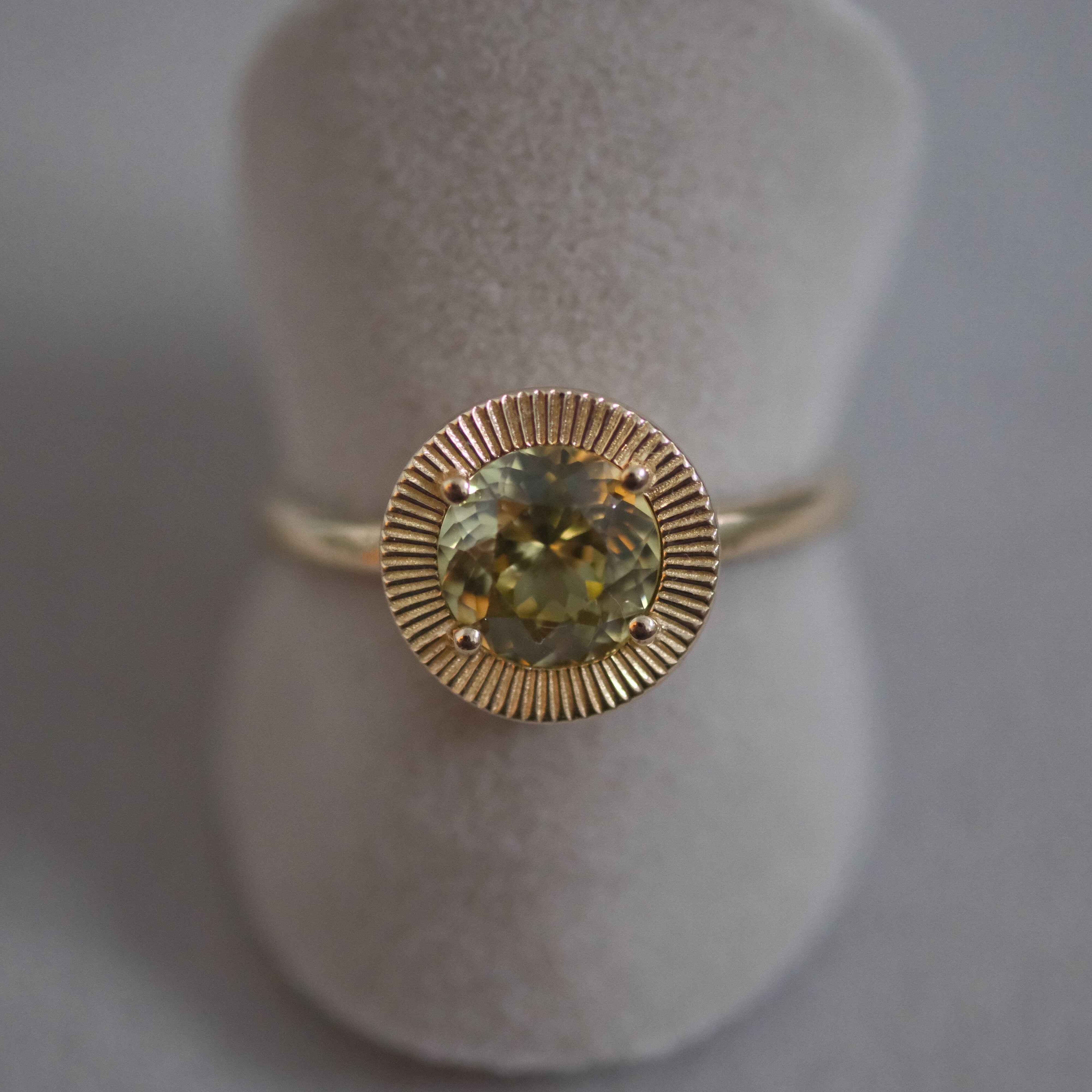 R4. IconLight ring Yellow Zircon